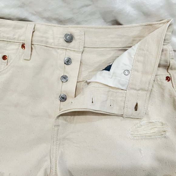Levi's 501 Shorts in Ivory - Picture 5 of 6